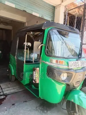 Bajaj RE 2019