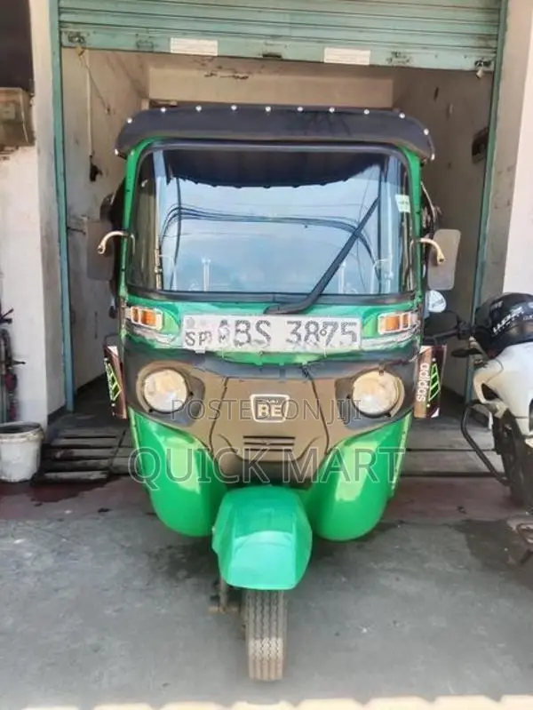 Bajaj RE 2019