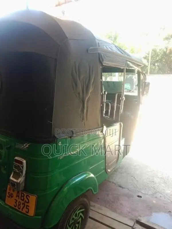 Bajaj RE 2019