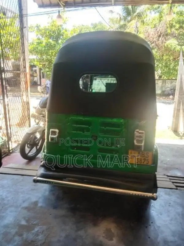 Bajaj RE 2019