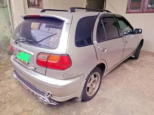 Nissan Sunny 2000