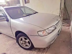 Nissan Sunny 2000