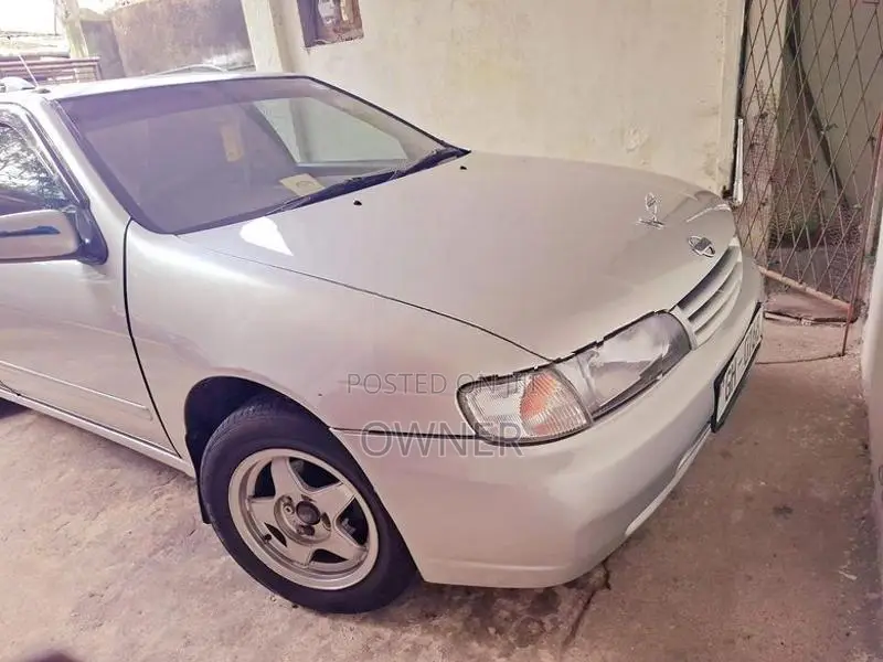 Nissan Sunny 2000