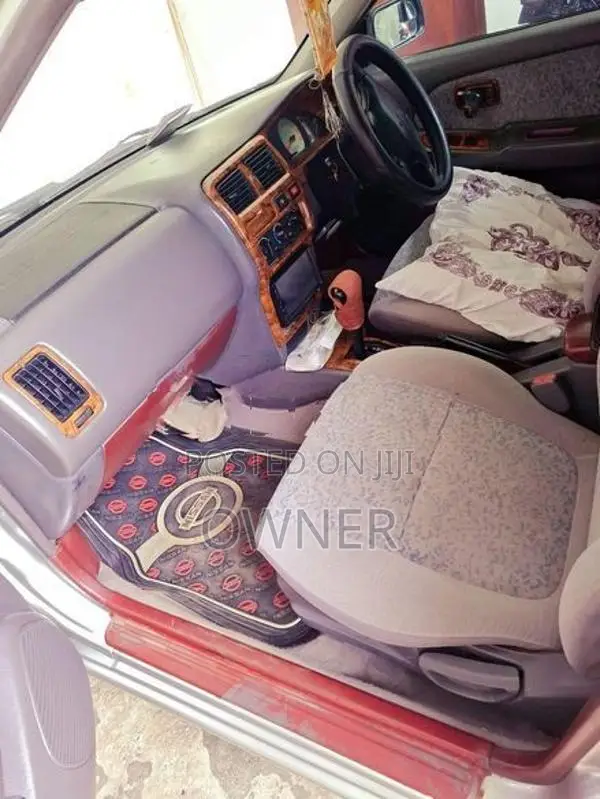 Nissan Sunny 2000