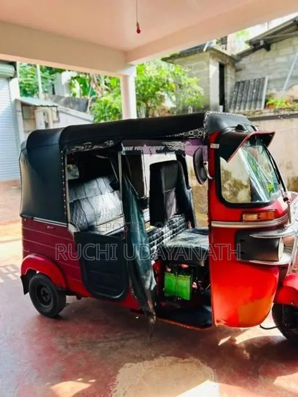 Bajaj RE 2015