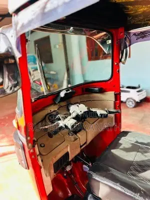 Bajaj RE 2015