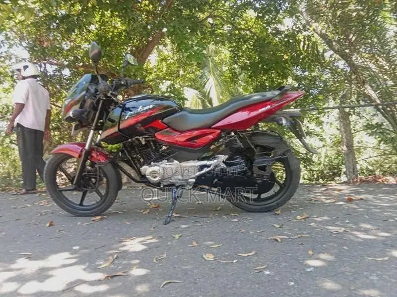 Bajaj Pulsar 150 2015