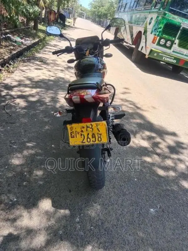 Bajaj Pulsar 150 2015