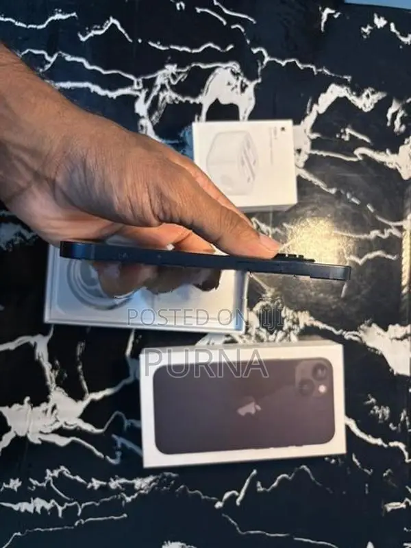 Apple iPhone 13 (Used)