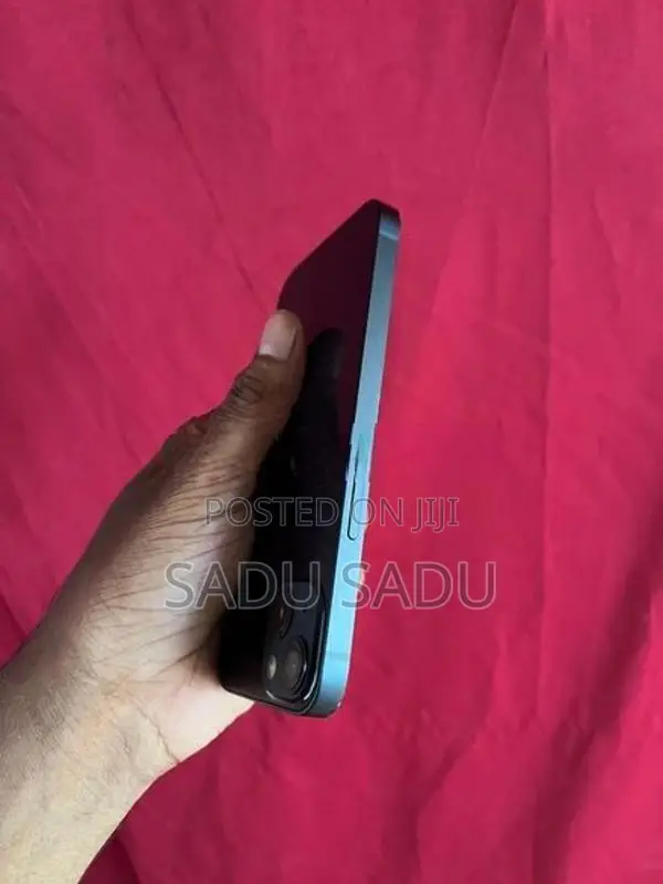 Apple iPhone 13 (Used)