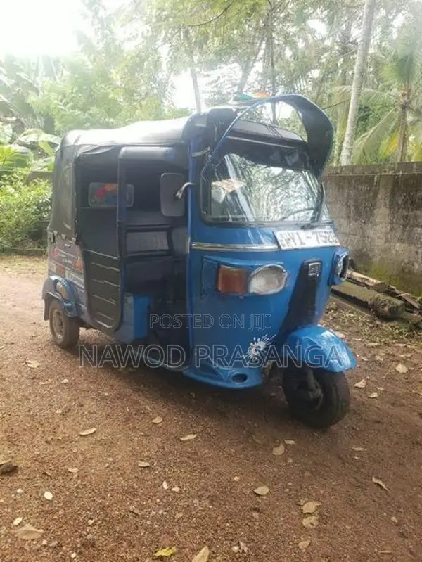 Bajaj RE 2010