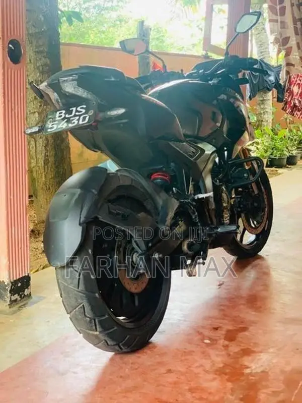 Bajaj Pulsar N160 2025