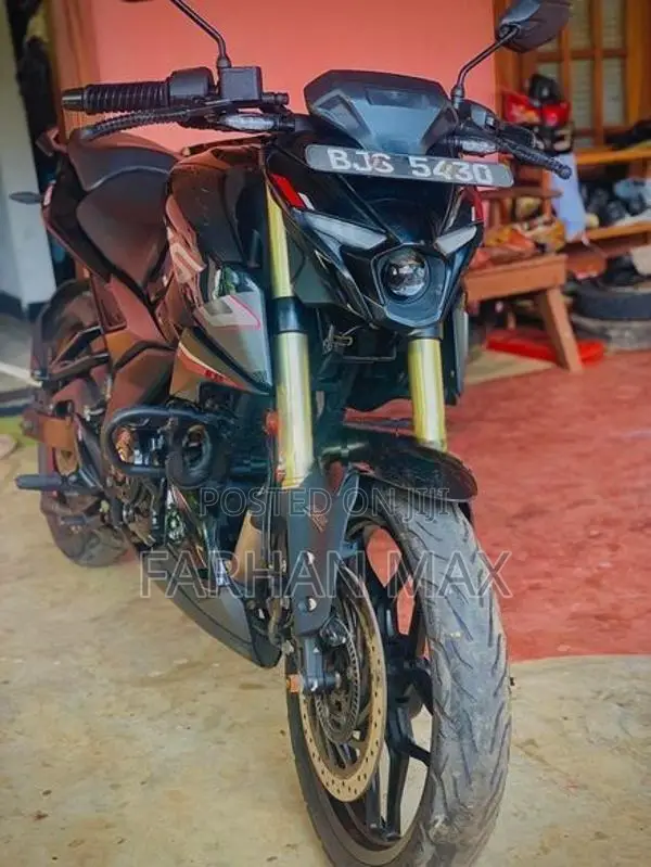 Bajaj Pulsar N160 2025