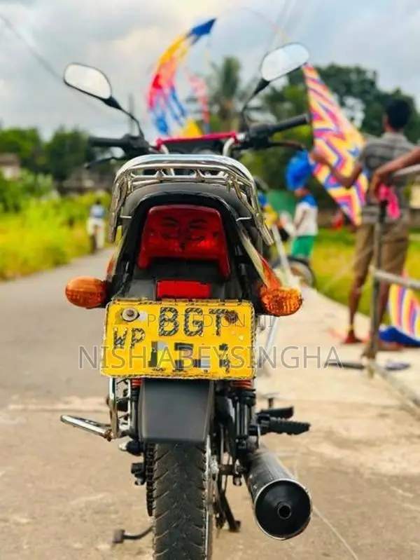 Bajaj CT100 2018