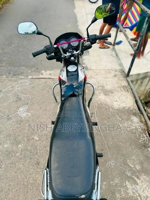 Bajaj CT100 2018