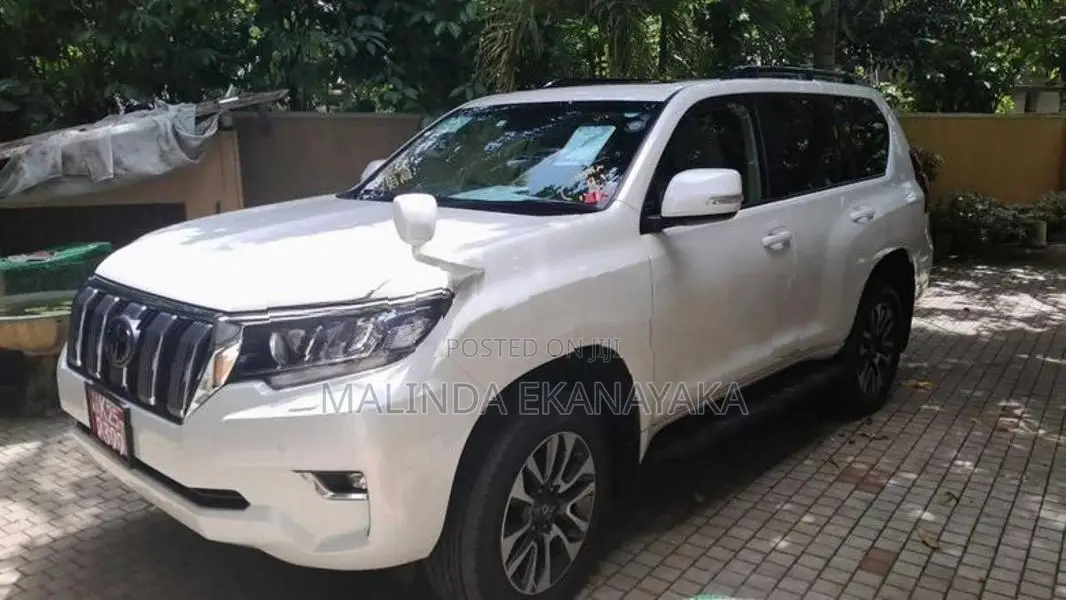Toyota Land Cruiser Prado TX 2023