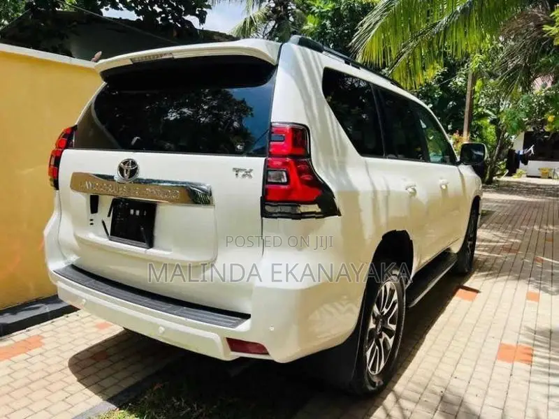 Toyota Land Cruiser Prado TX 2023