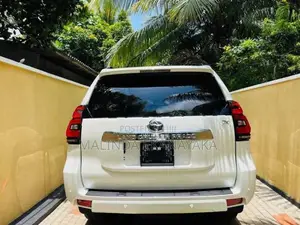 Toyota Land Cruiser Prado TX 2023