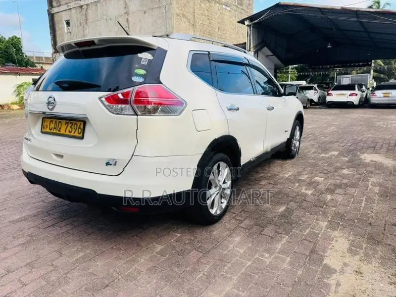 Nissan X-Trail HNT32 2016