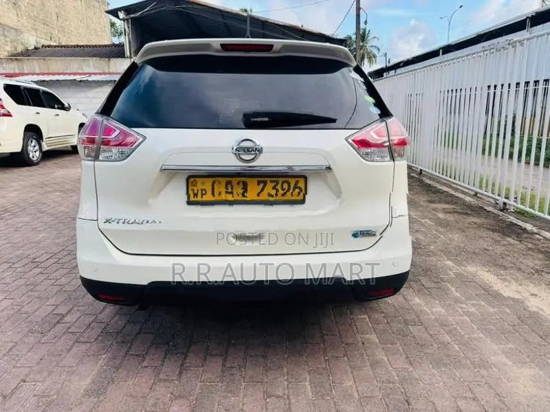 Nissan X-Trail HNT32 2016