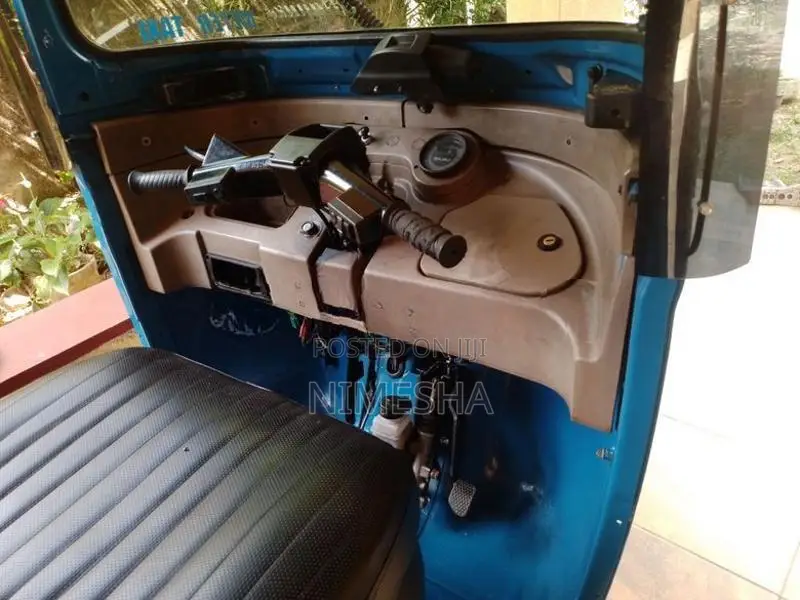 Bajaj RE 2016