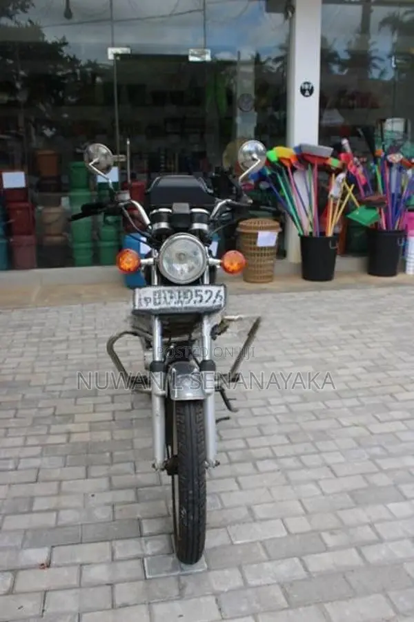 Suzuki GN 125 2020