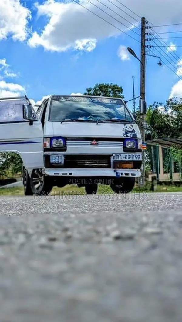 Mitsubishi L300 1985