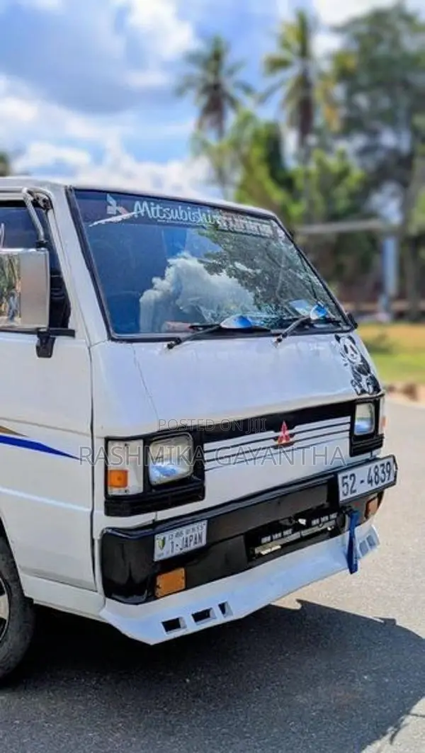 Mitsubishi L300 1985