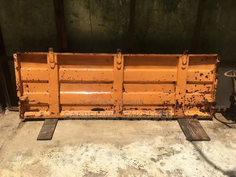 Leyland Lorry Body Side Doo ක් .