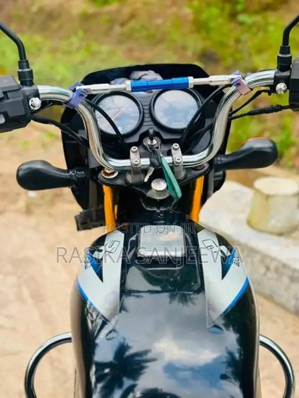 Bajaj CT100 2018