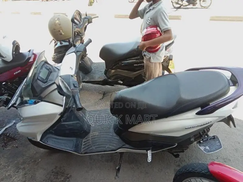 Suzuki Burgman 2020