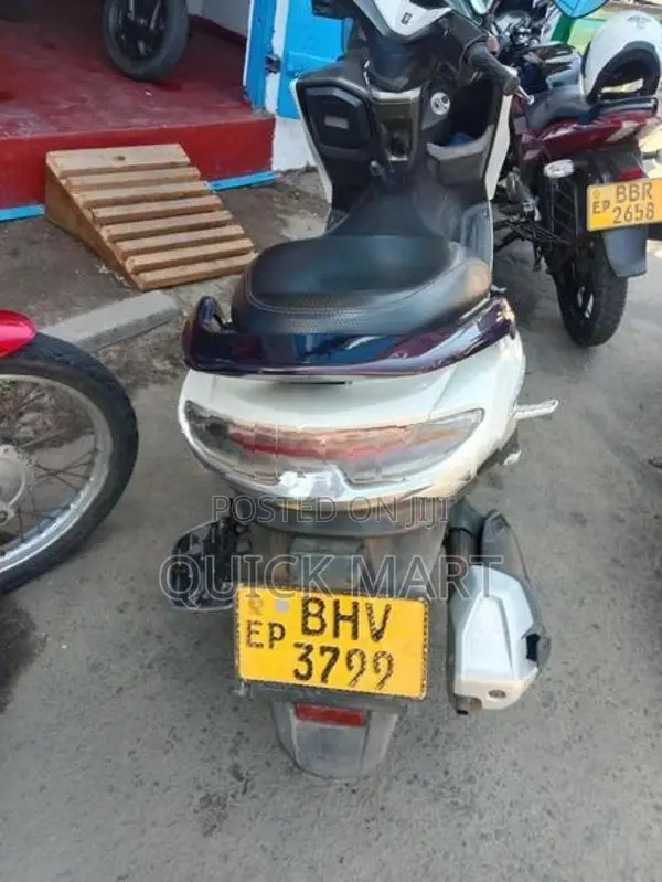 Suzuki Burgman 2020