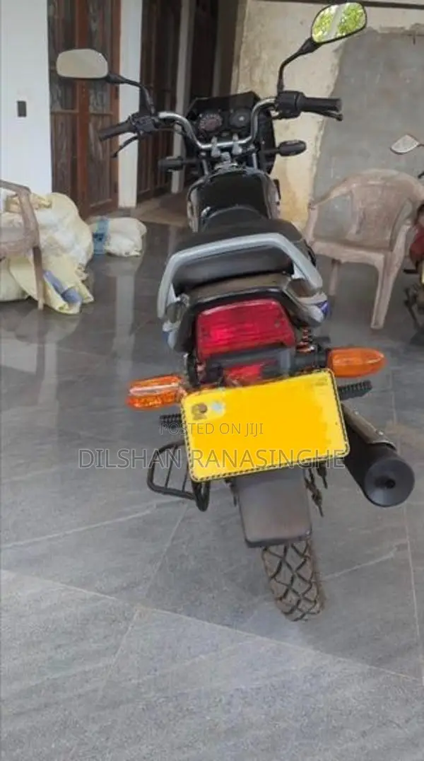 Bajaj CT100 2020