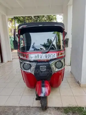 Bajaj RE 2015