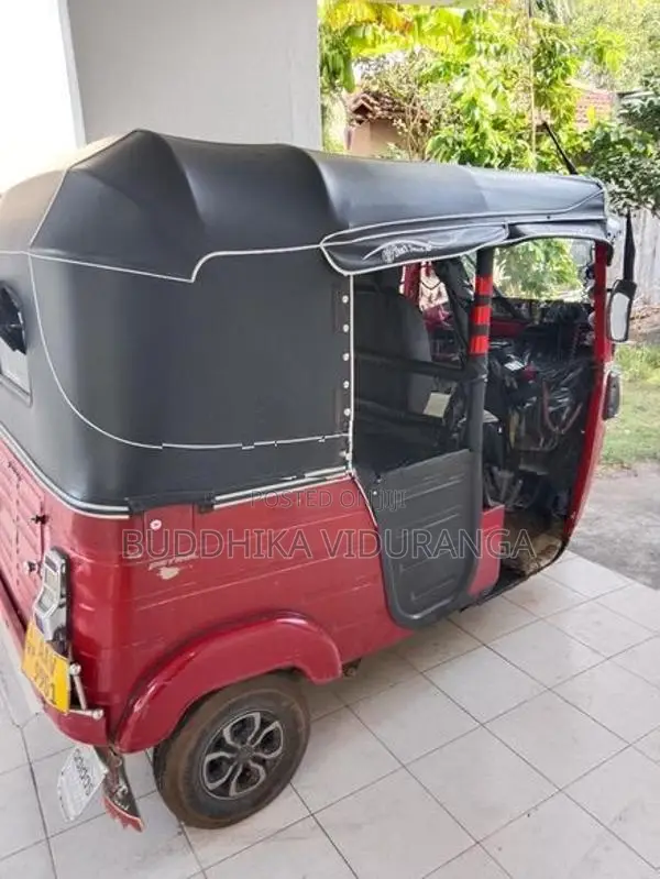 Bajaj RE 2015