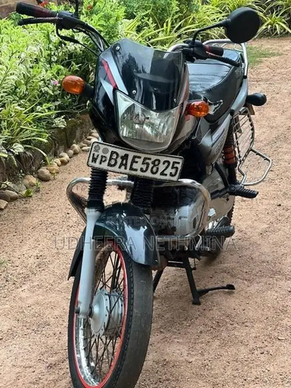 Bajaj CT100 2013