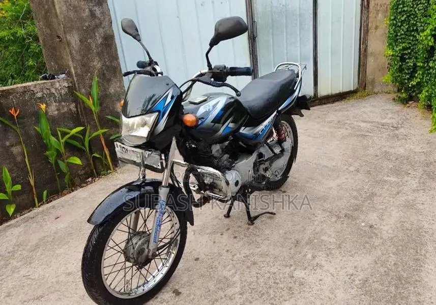Bajaj CT100 2018