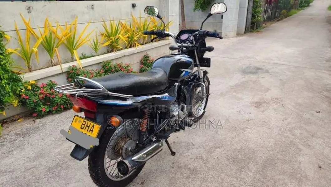 Bajaj CT100 2018