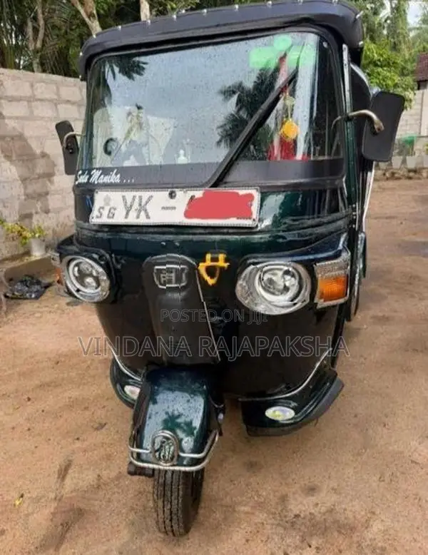 Bajaj RE 2011