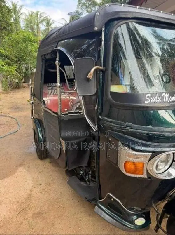 Bajaj RE 2011