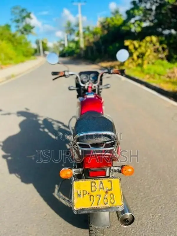 Bajaj CT100 2013