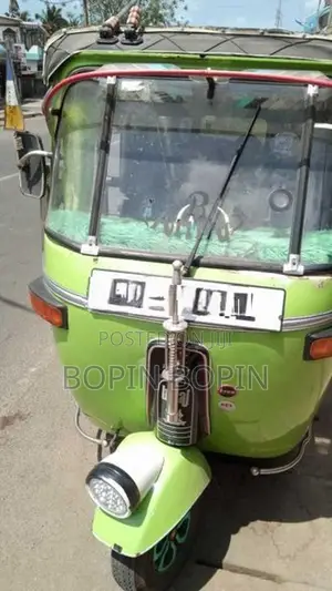 Bajaj RE 2010