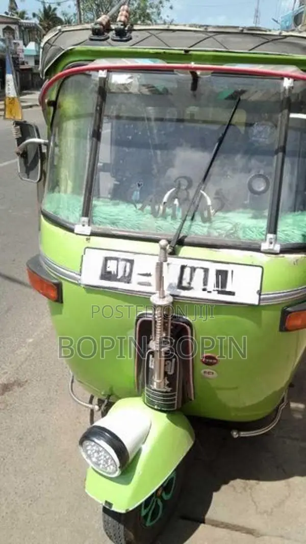 Bajaj RE 2010