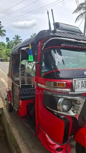 Bajaj RE 2015