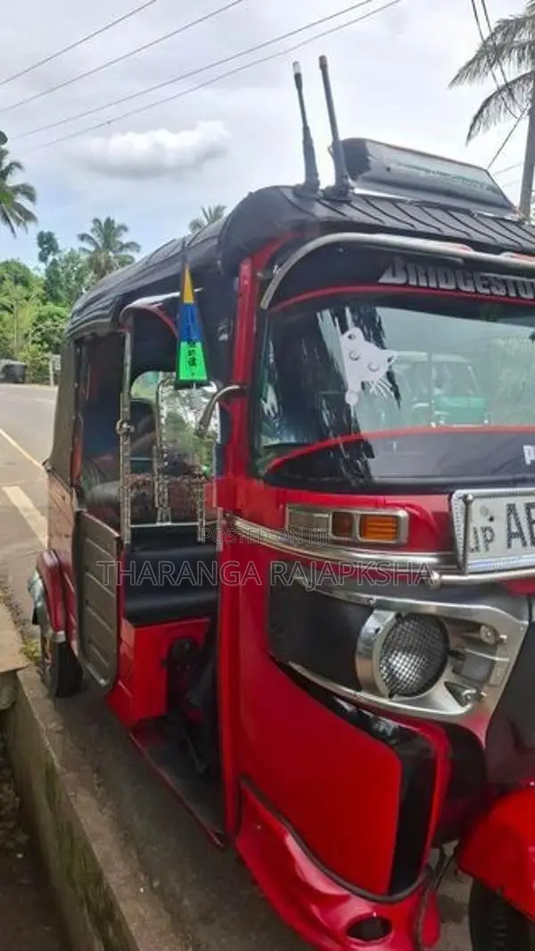 Bajaj RE 2015