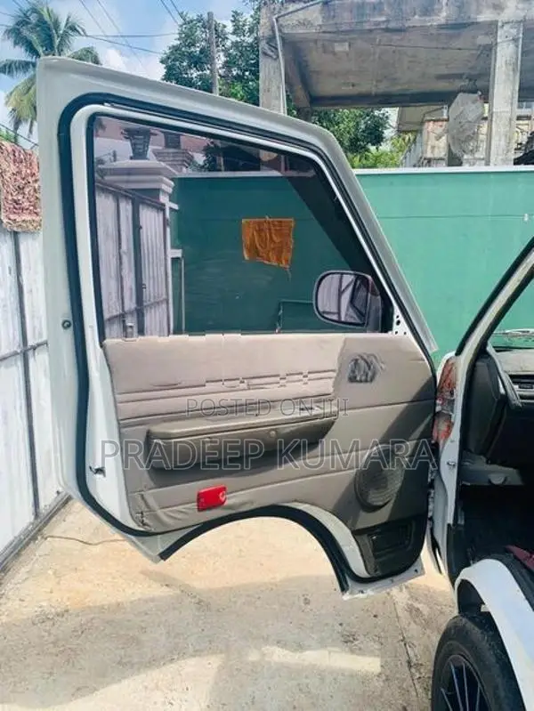 Nissan Vanette 1988