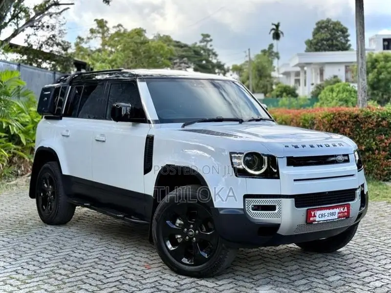 Land Rover Defender 7 seater P300 SE 2025