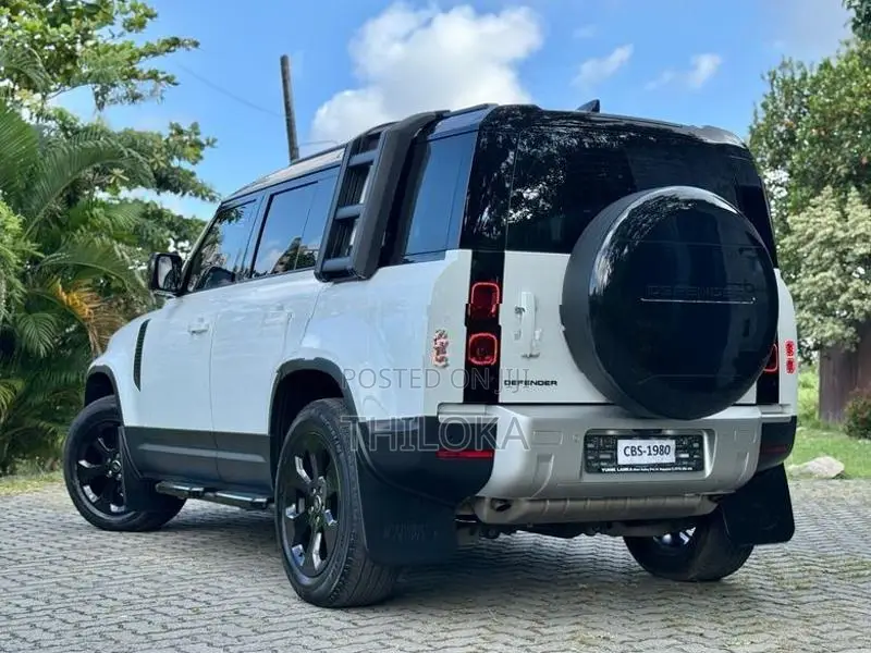 Land Rover Defender 7 seater P300 SE 2025