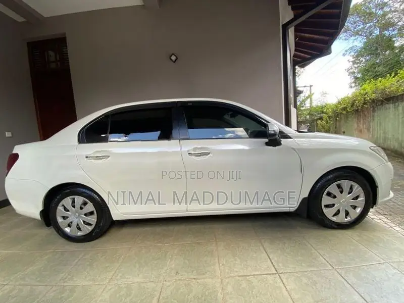 Toyota Axio 2013