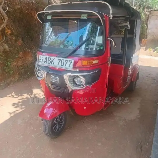 Bajaj RE 2016